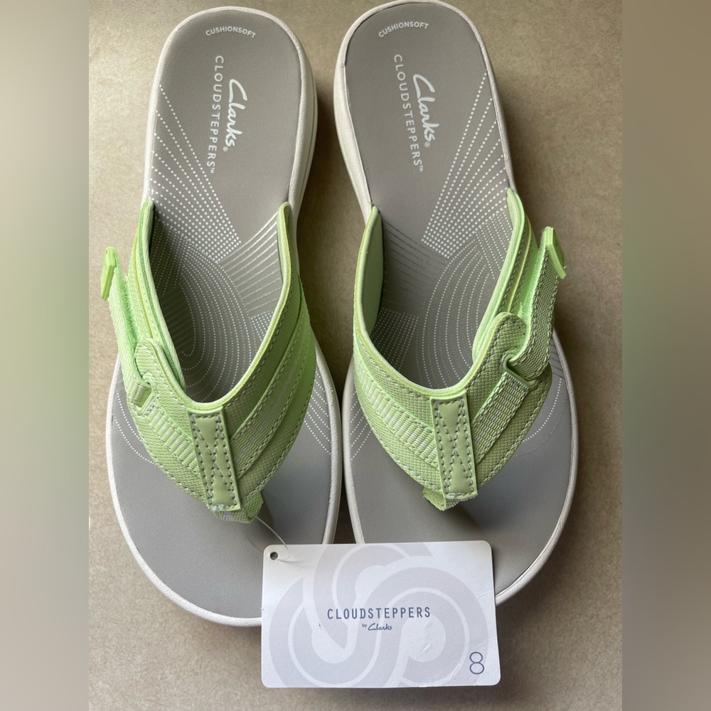NWT Clarks Cloudsteppers Sandals, Size 8